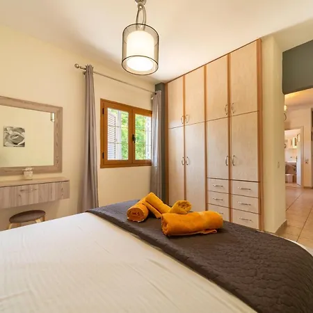 Helen's & Semesteranläggning (resort) Skala (Kefalonia)