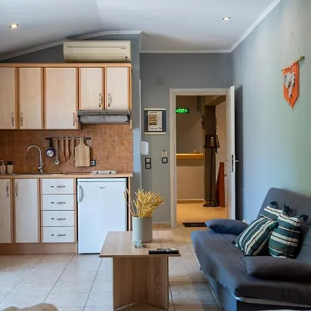 Semesteranläggning (resort) Helen's & 3*